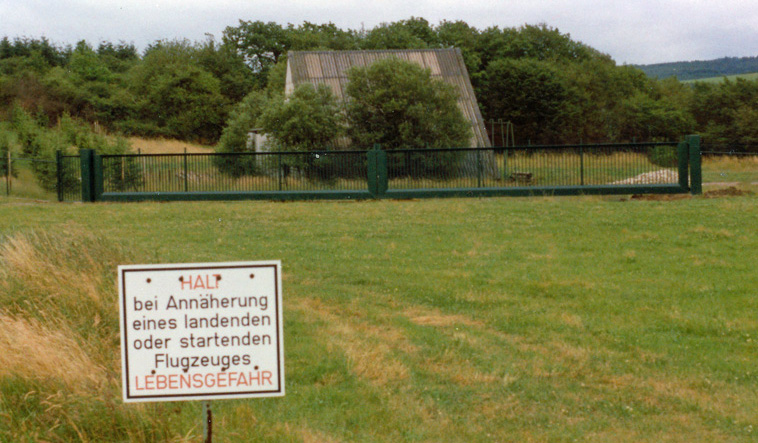 Fotografie des versteckten Landeplatzes bei Altstrimmig, 1988