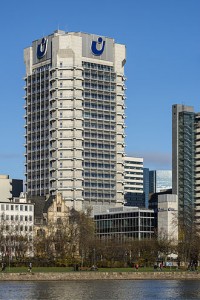Union_Investment-Skyscraper_at_a_sunny_winter_day_2013